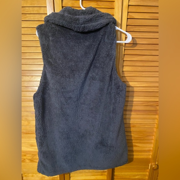 Women’s Soft Fleece Vest - Picture 3 of 3